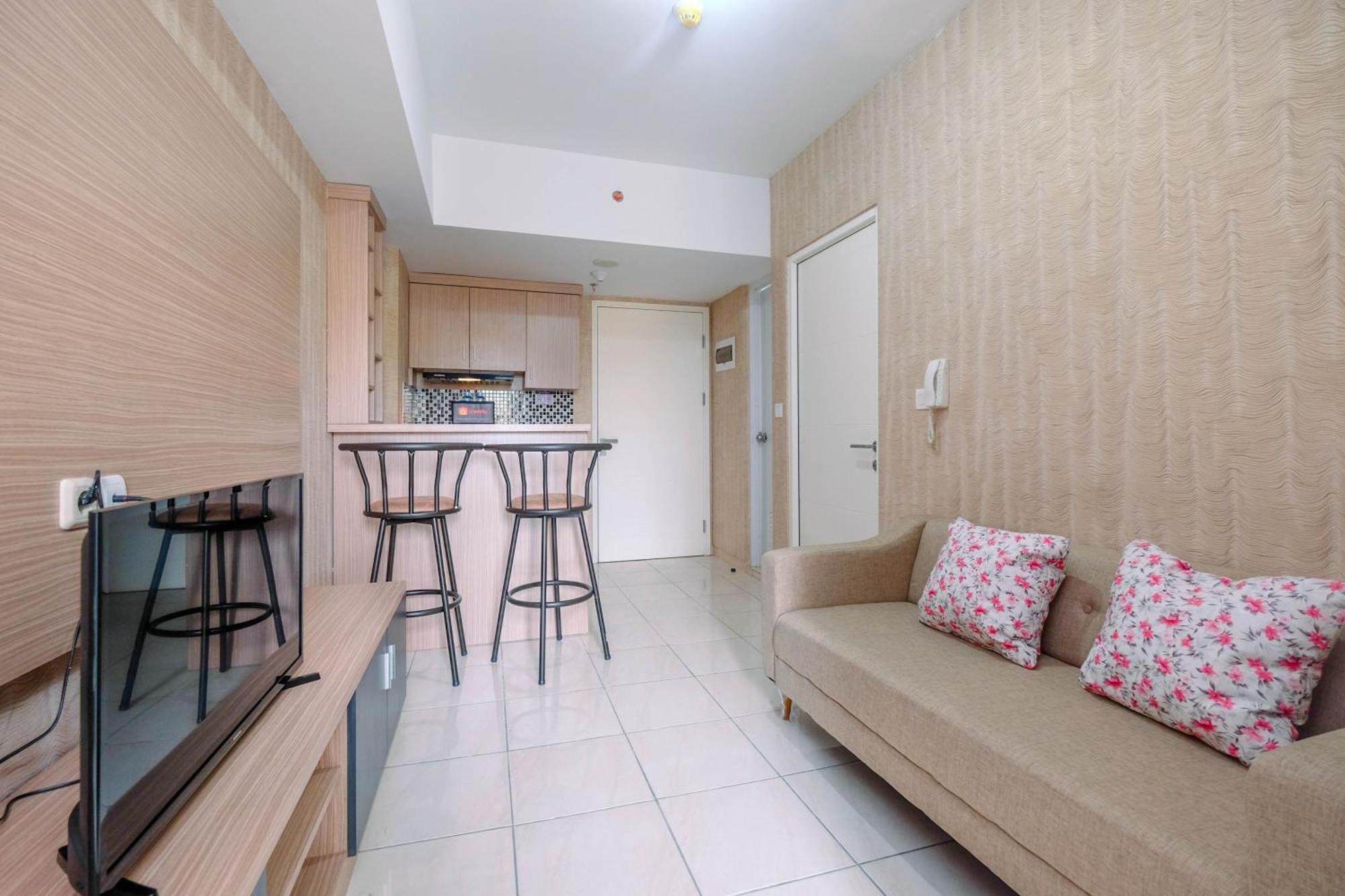 Comfortable And Lovely 2br At Springlake Summarecon By Travelio * Bekasi